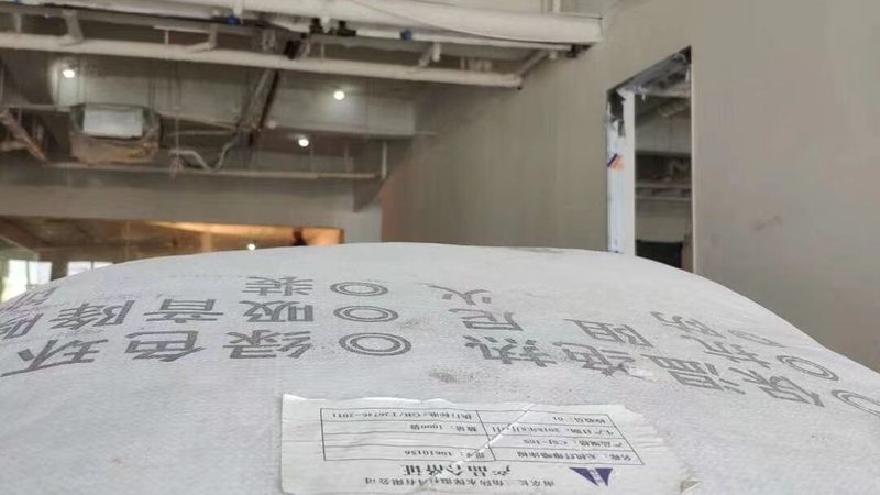 在进行旧房顶翻新防水之前，首先要对旧房顶进行检查。检查内容包括：